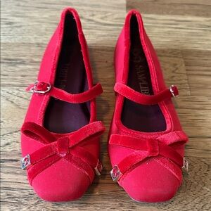 Sam & Libby Red shoe with velvet accents. Women’s 7.5- worn once.